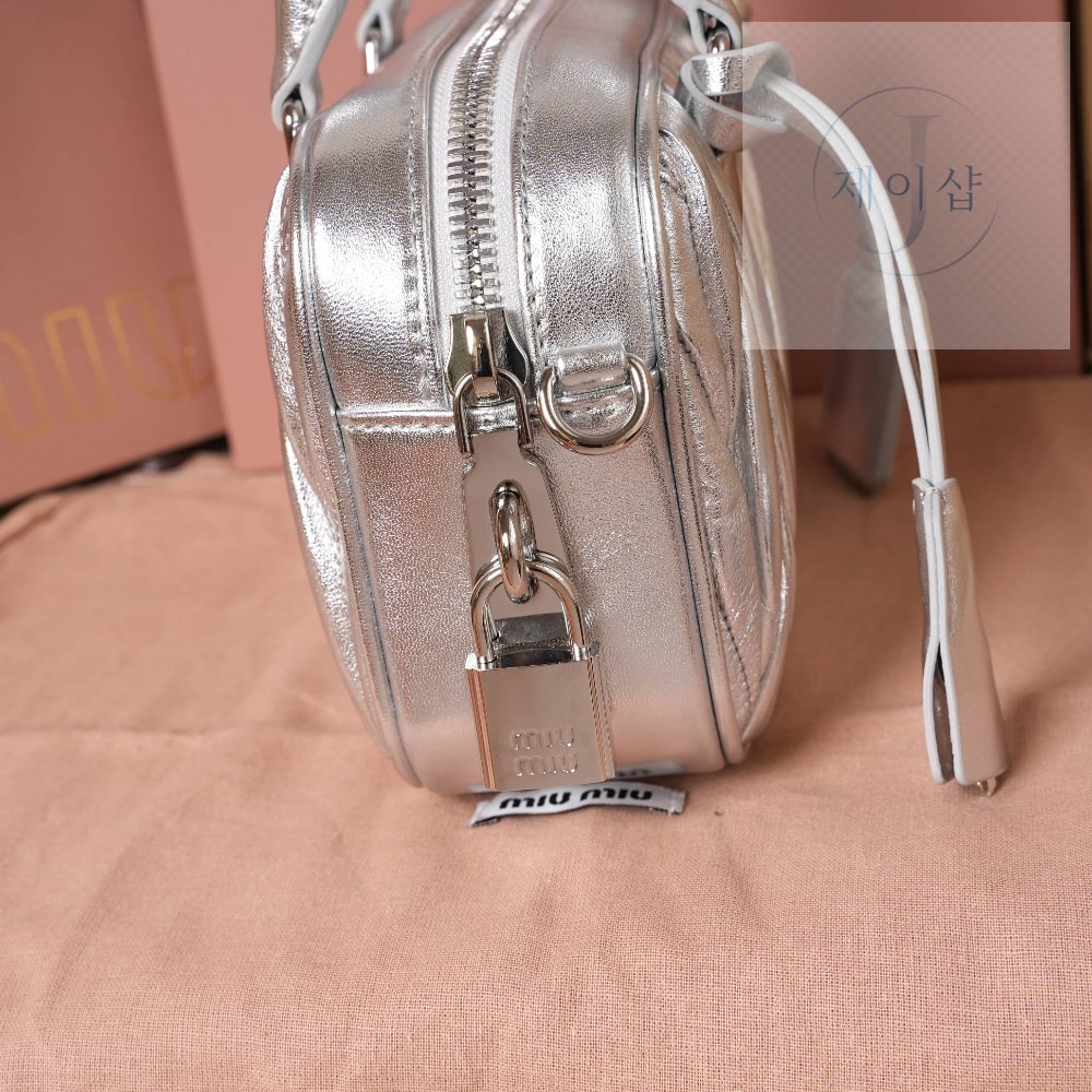 Miu Miu Matelasse Nappa Leather - 상세 이미지