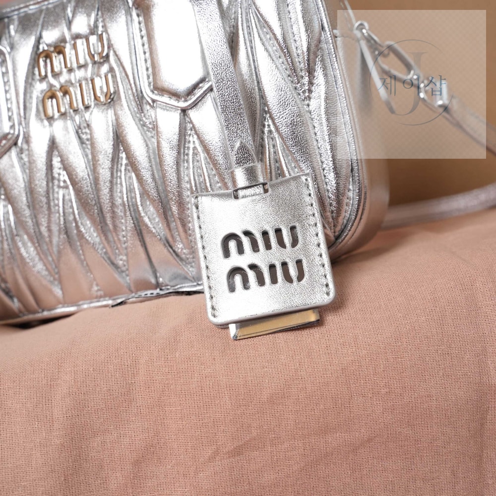 Miu Miu Matelasse Nappa Leather - 상세 이미지