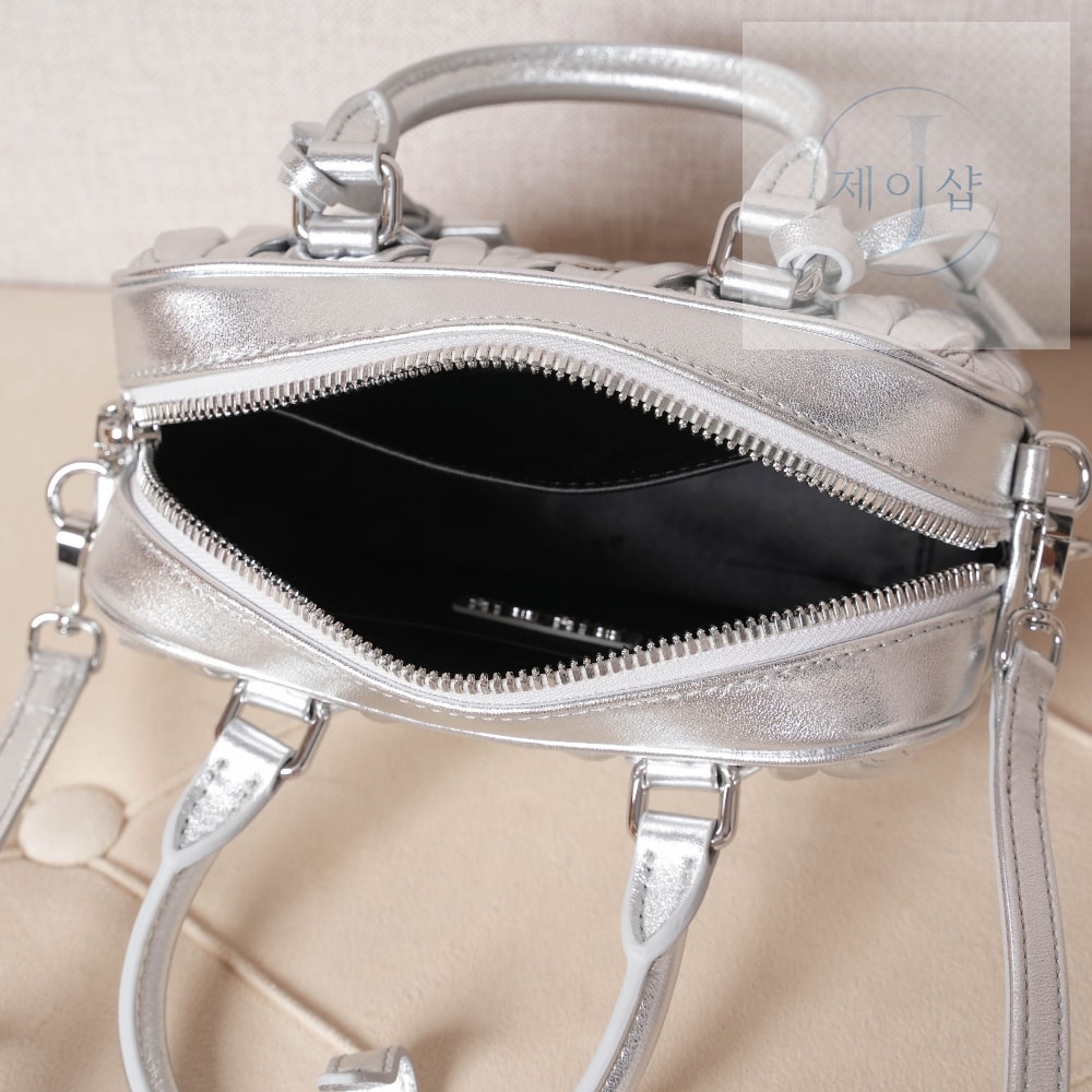 Miu Miu Matelasse Nappa Leather - 상세 이미지