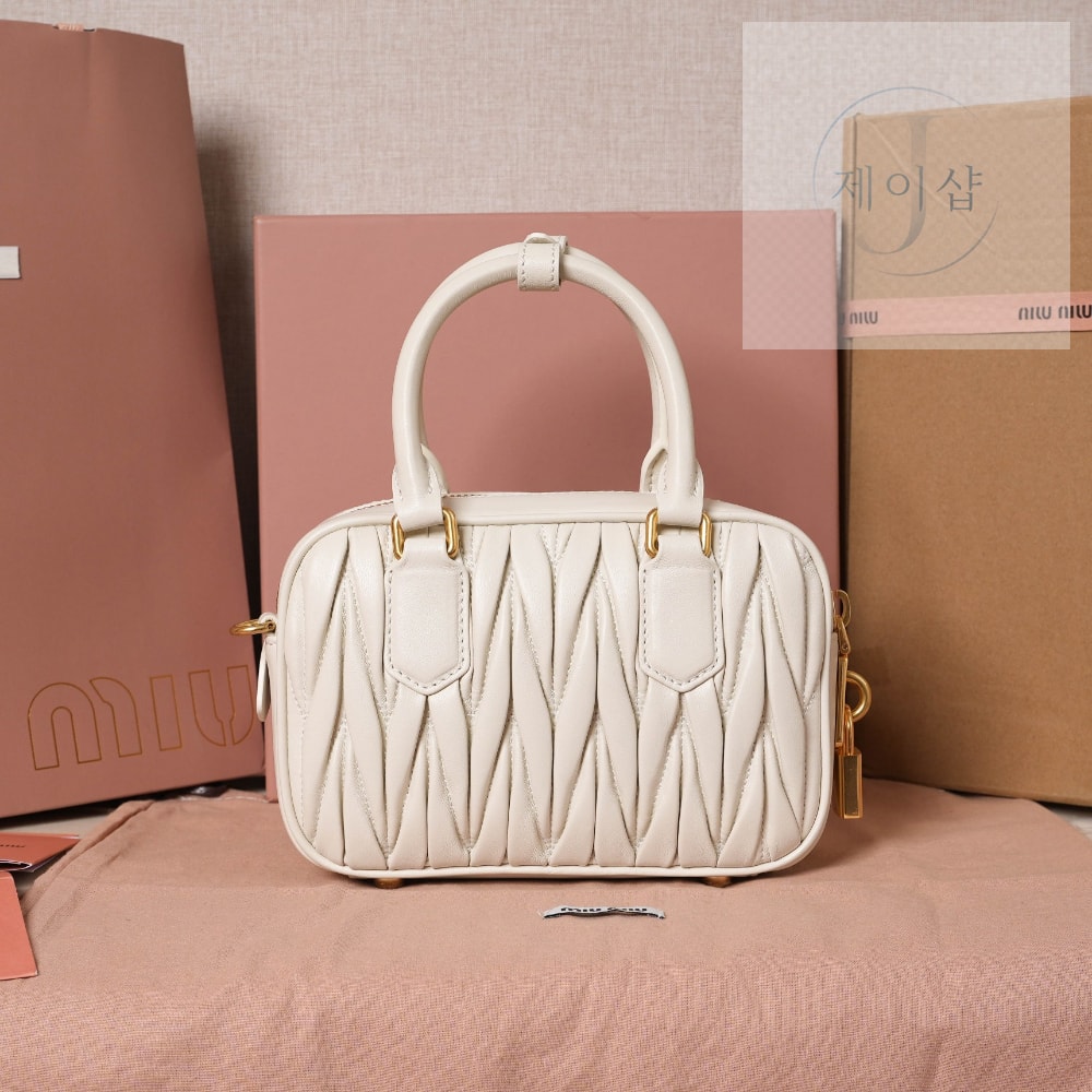 Miu Miu Matelasse Nappa Leather - 상세 이미지