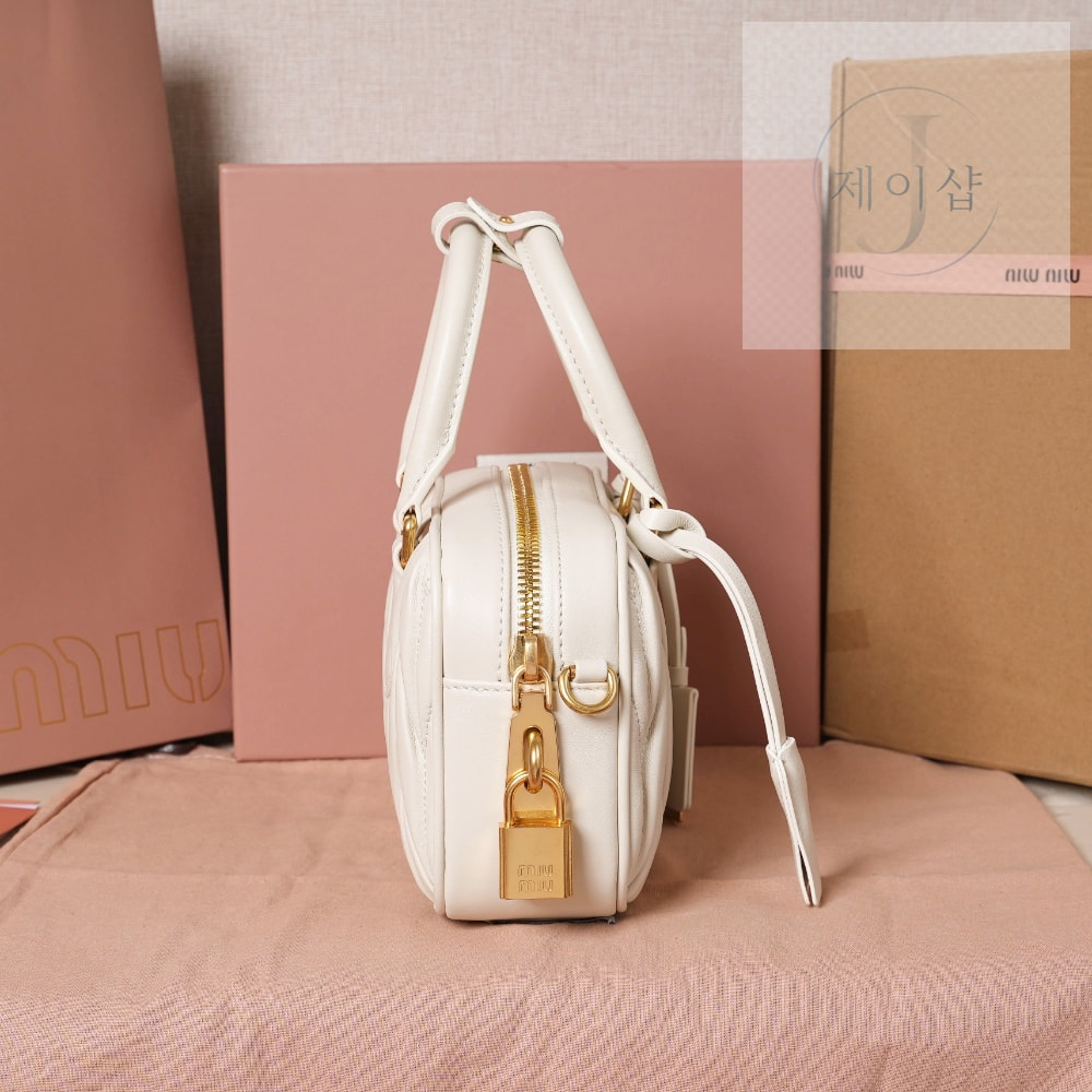 Miu Miu Matelasse Nappa Leather - 상세 이미지