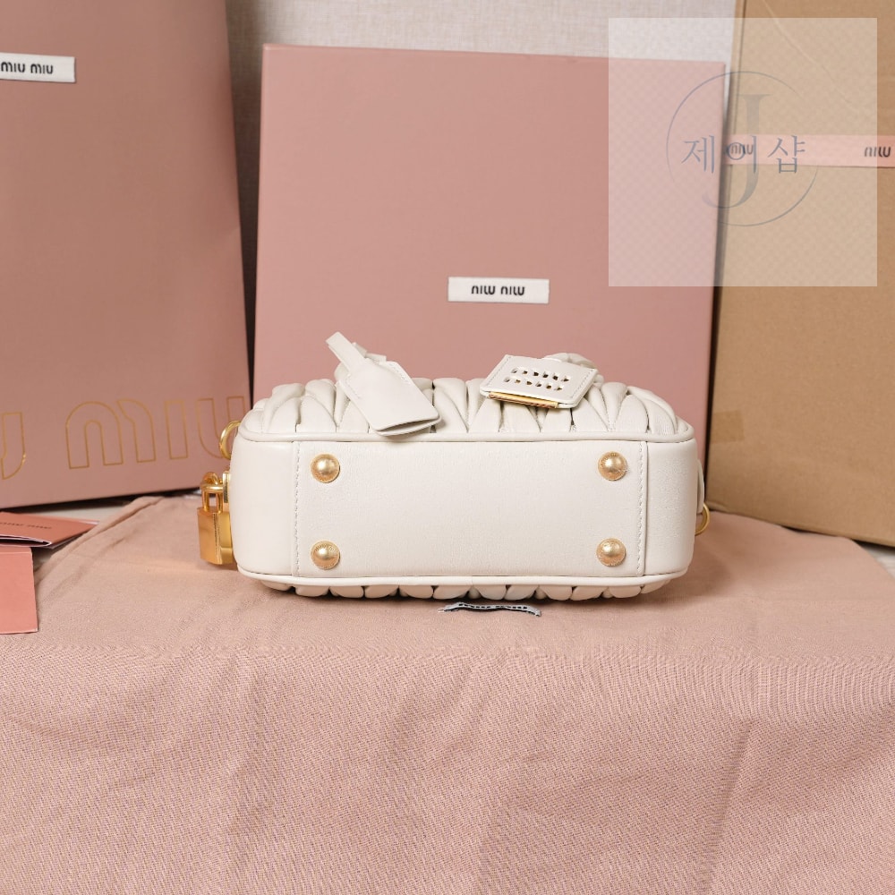 Miu Miu Matelasse Nappa Leather - 상세 이미지