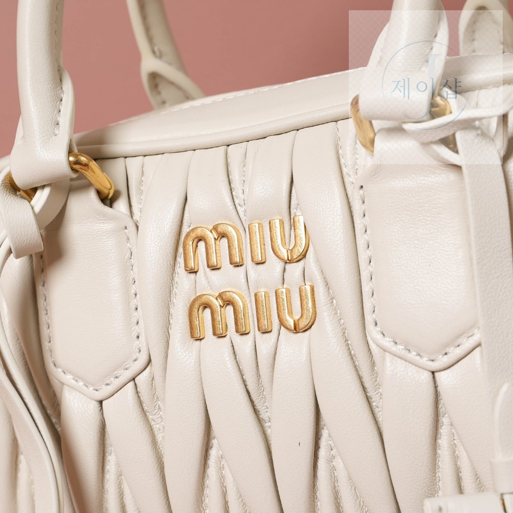 Miu Miu Matelasse Nappa Leather - 상세 이미지