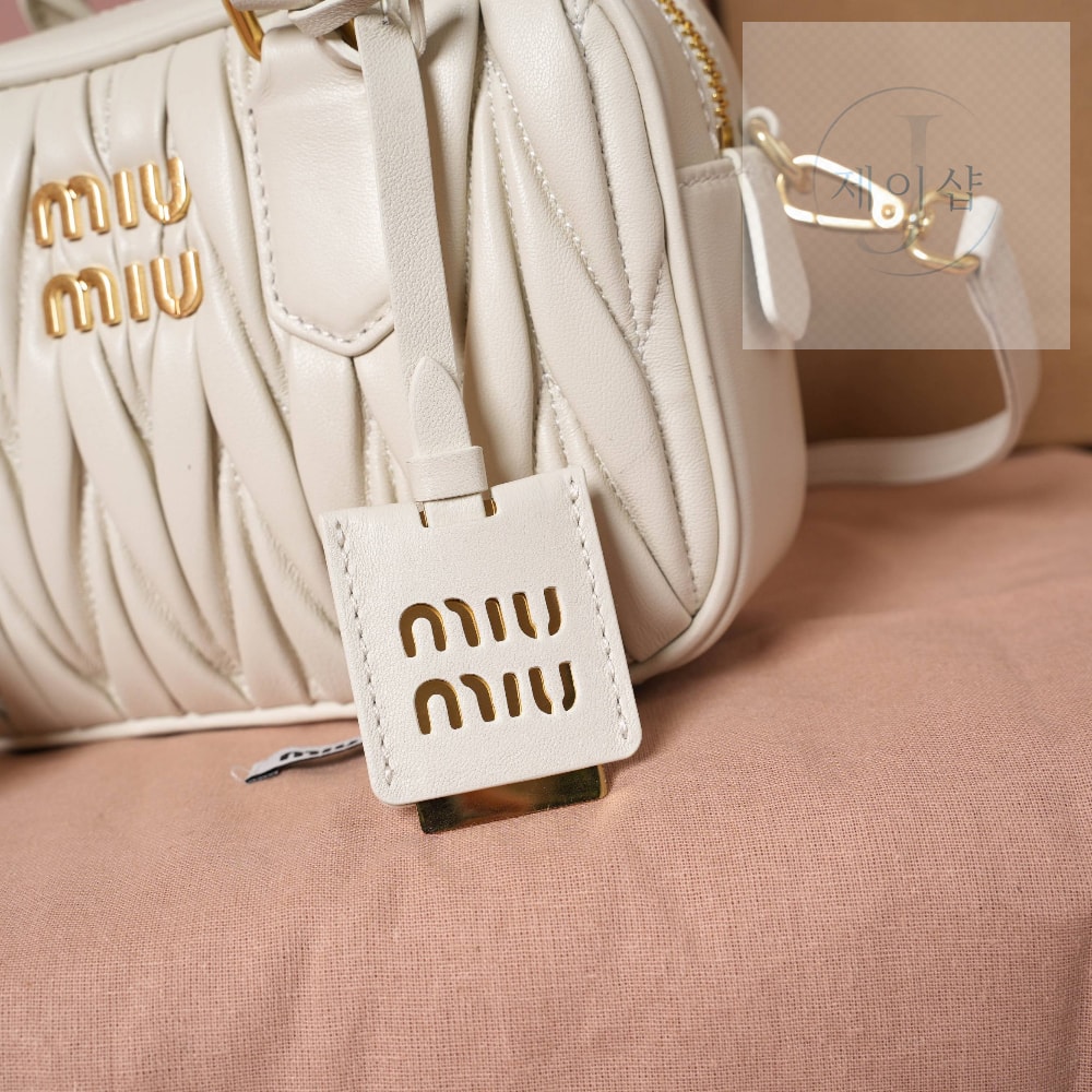 Miu Miu Matelasse Nappa Leather - 상세 이미지