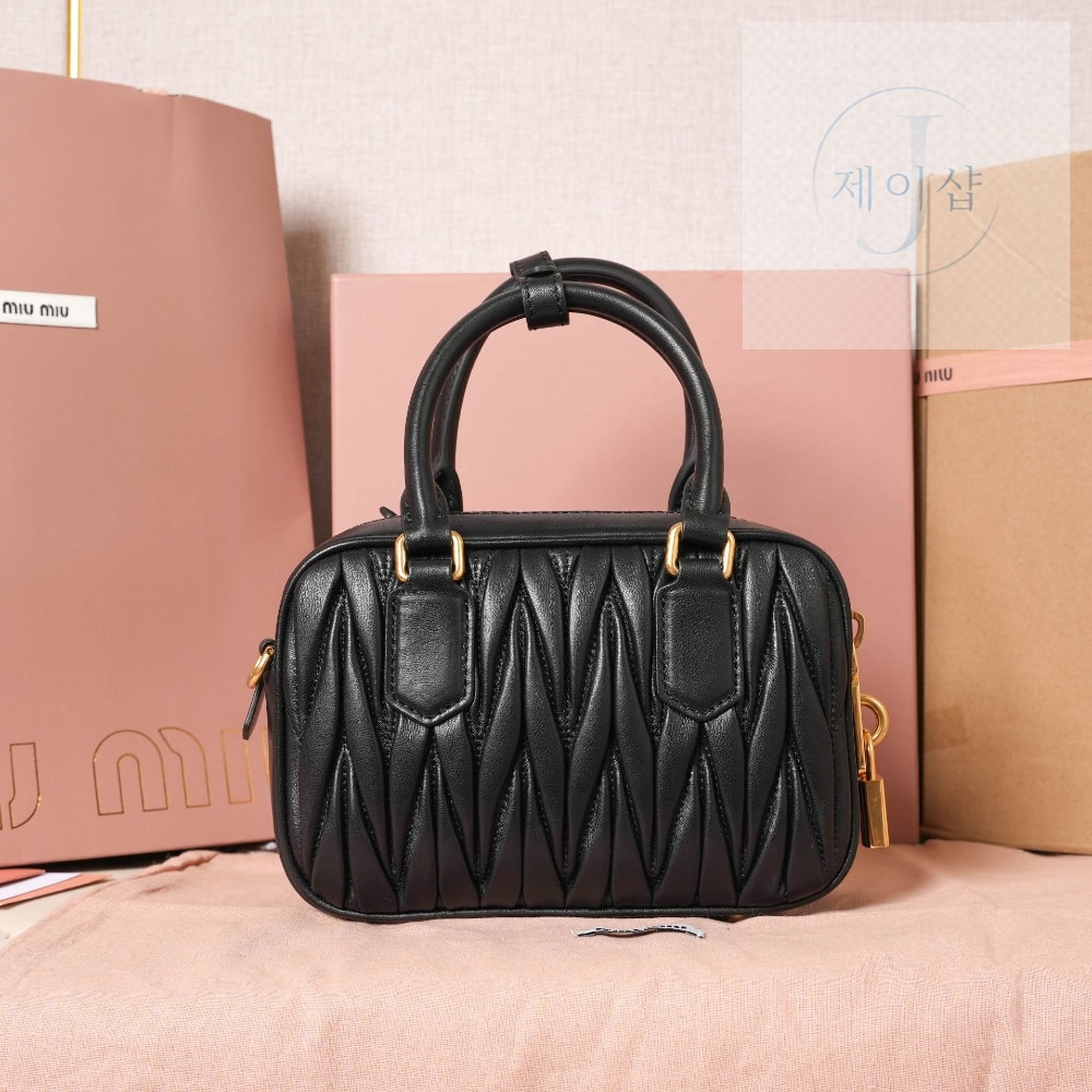 Miu Miu Matelasse Nappa Leather - 상세 이미지