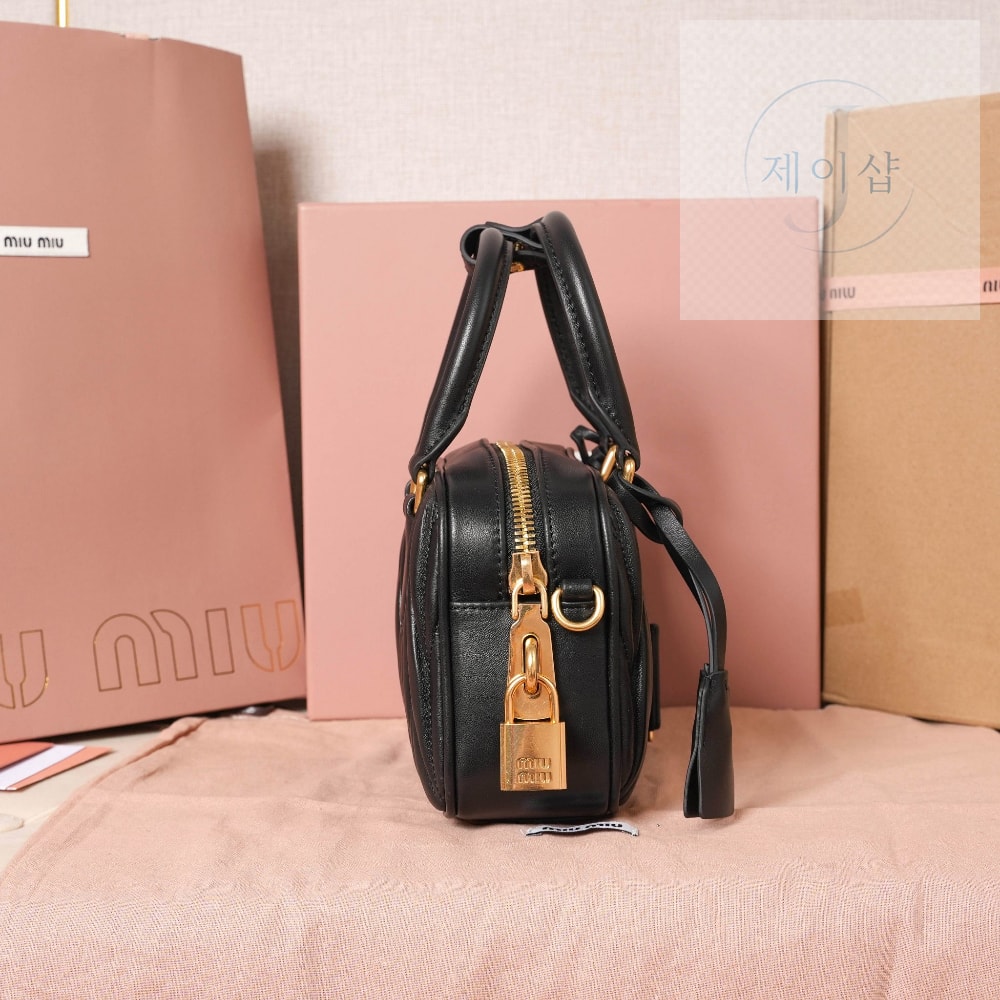 Miu Miu Matelasse Nappa Leather - 상세 이미지