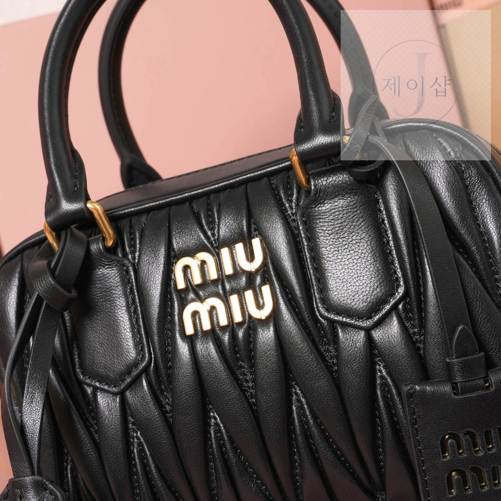 Miu Miu Matelasse Nappa Leather - 상세 이미지