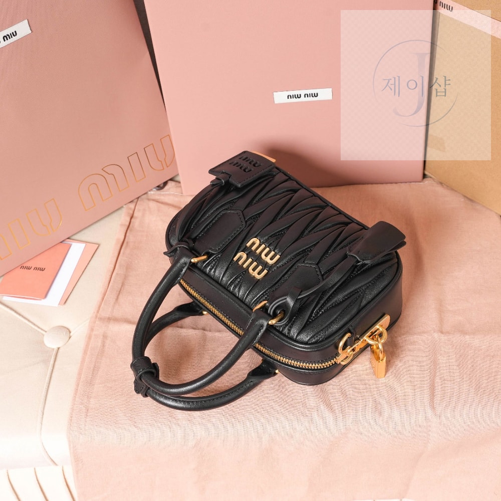 Miu Miu Matelasse Nappa Leather - 상세 이미지