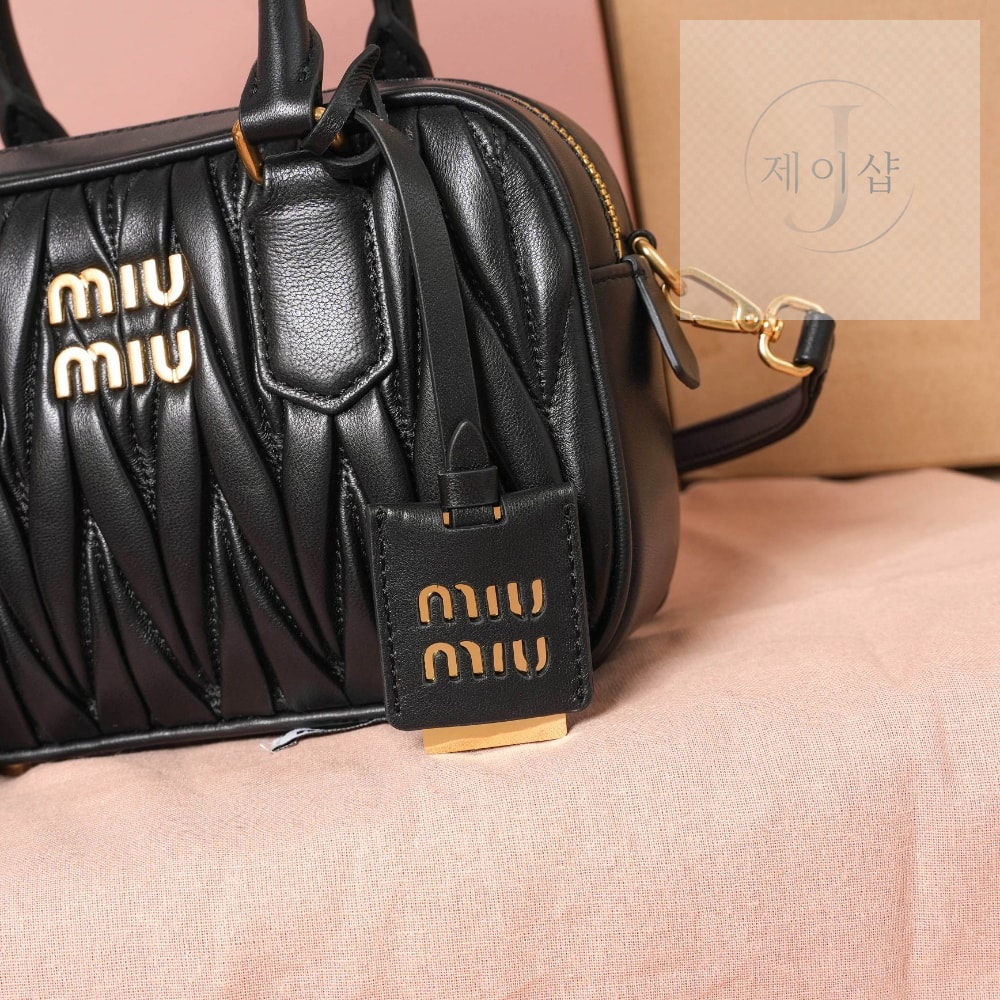 Miu Miu Matelasse Nappa Leather - 상세 이미지