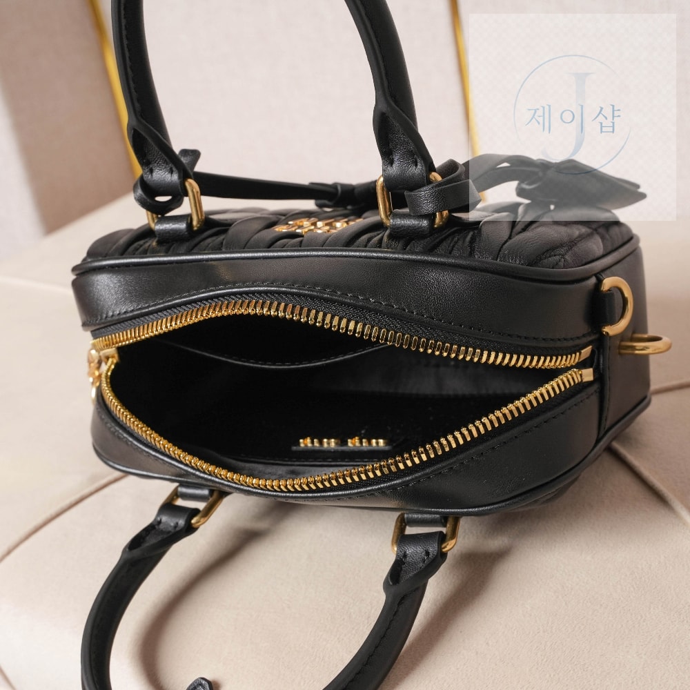 Miu Miu Matelasse Nappa Leather - 상세 이미지