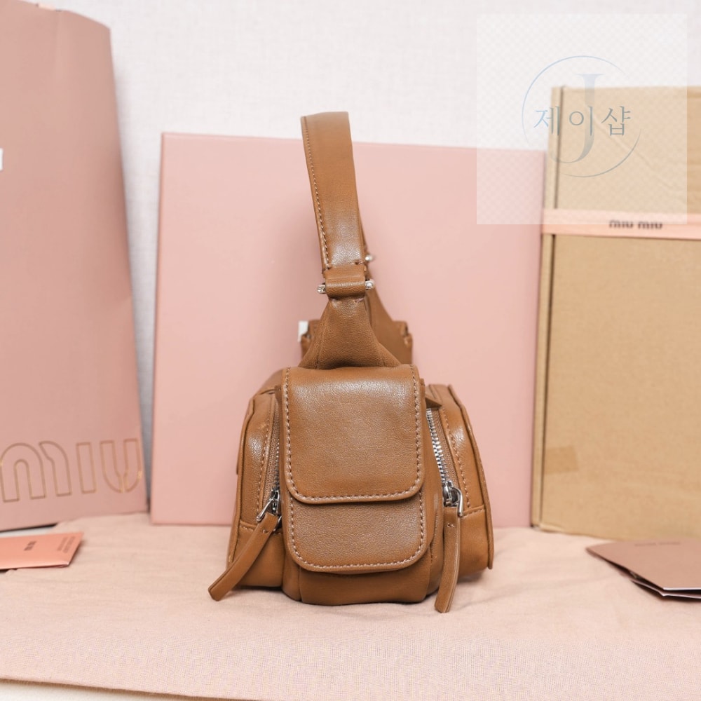 Miu Miu Nappa Leather Pocket - 상세 이미지