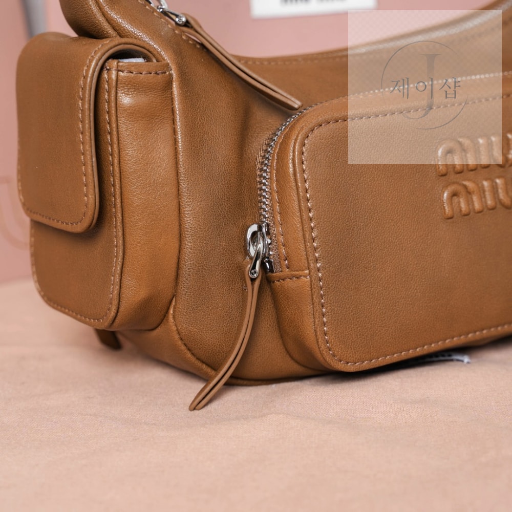Miu Miu Nappa Leather Pocket - 상세 이미지