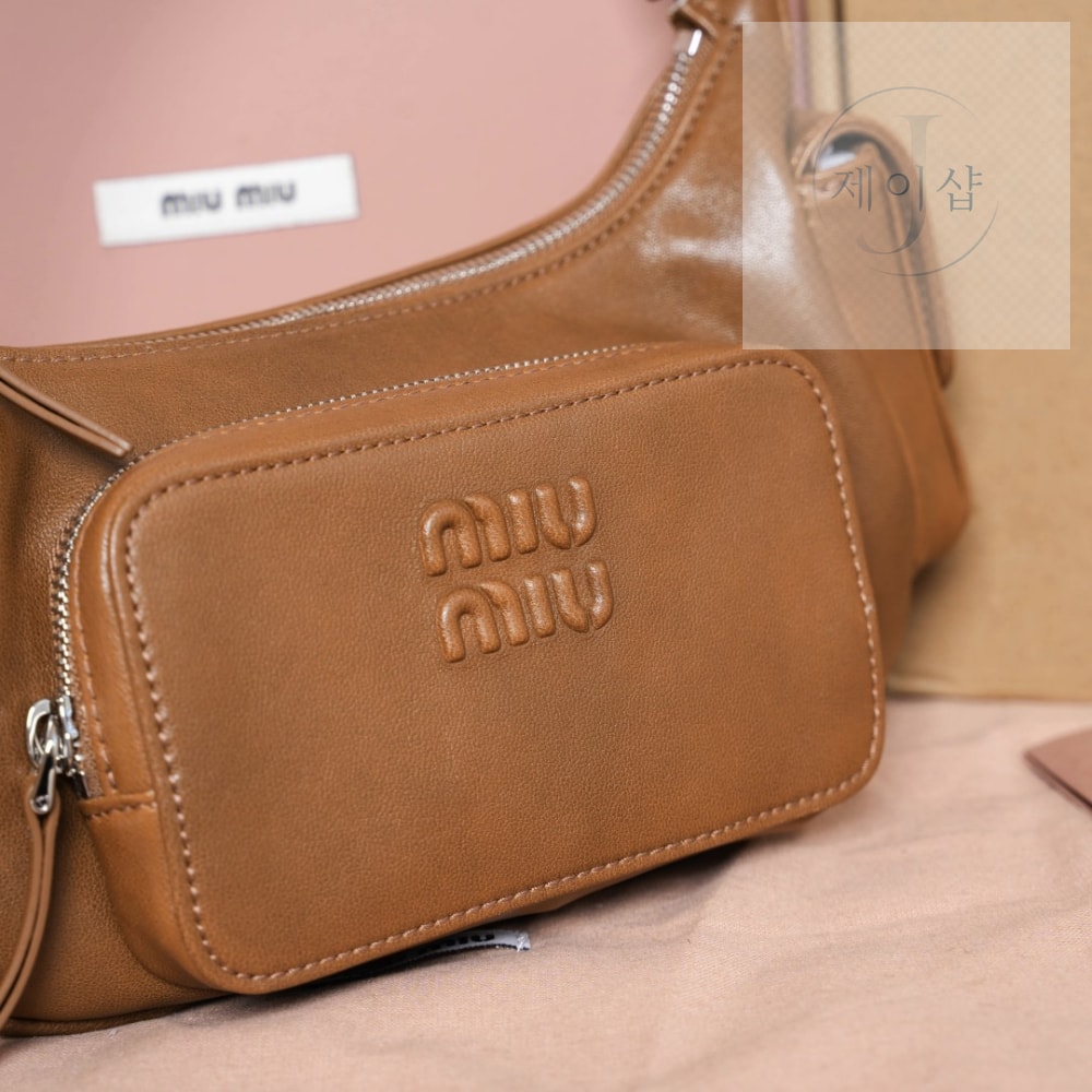 Miu Miu Nappa Leather Pocket - 상세 이미지
