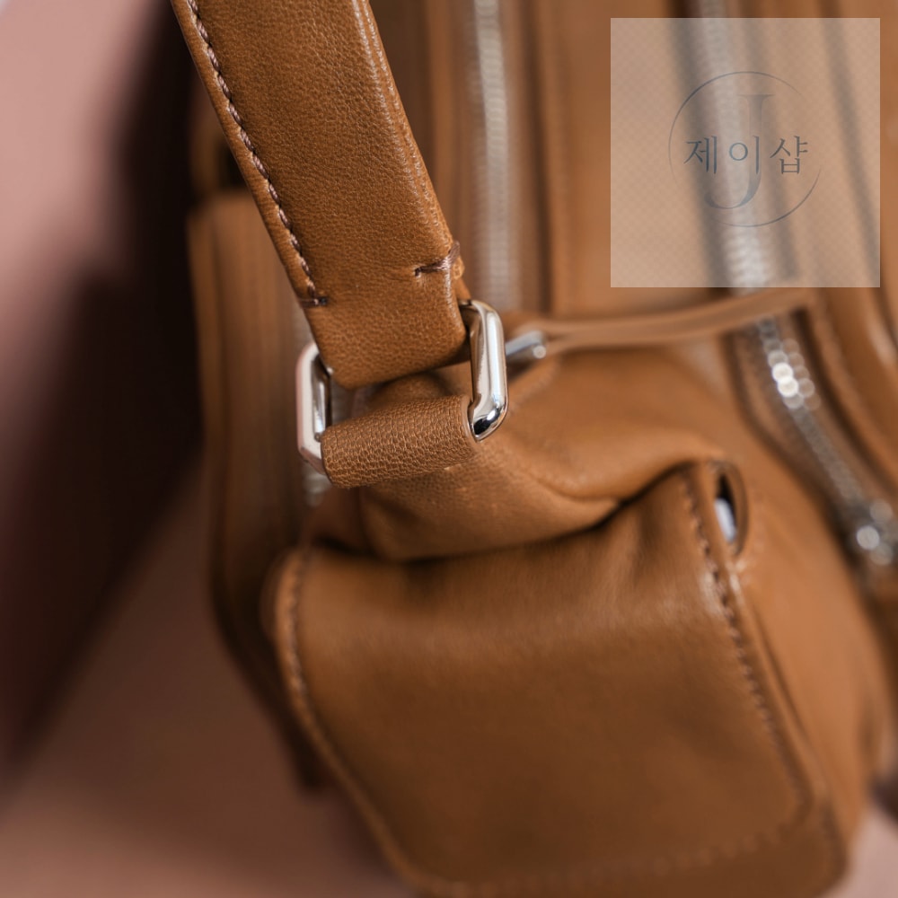 Miu Miu Nappa Leather Pocket - 상세 이미지