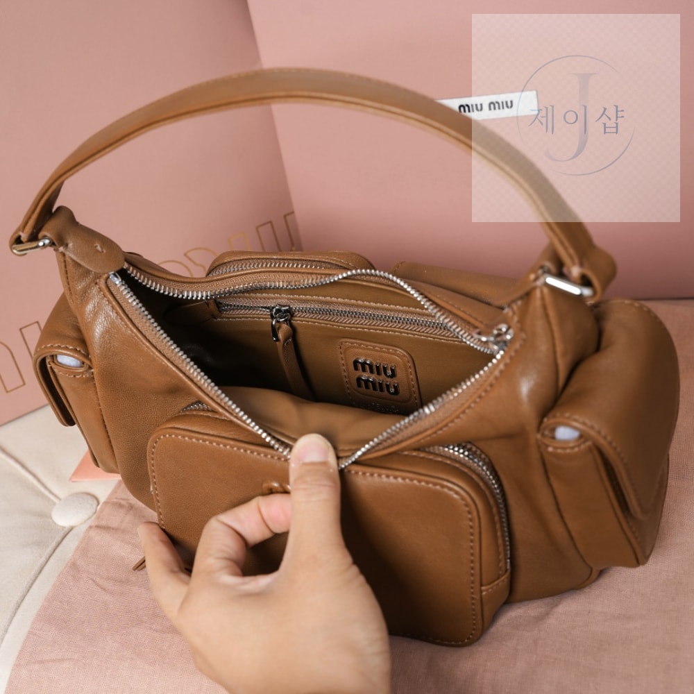Miu Miu Nappa Leather Pocket - 상세 이미지