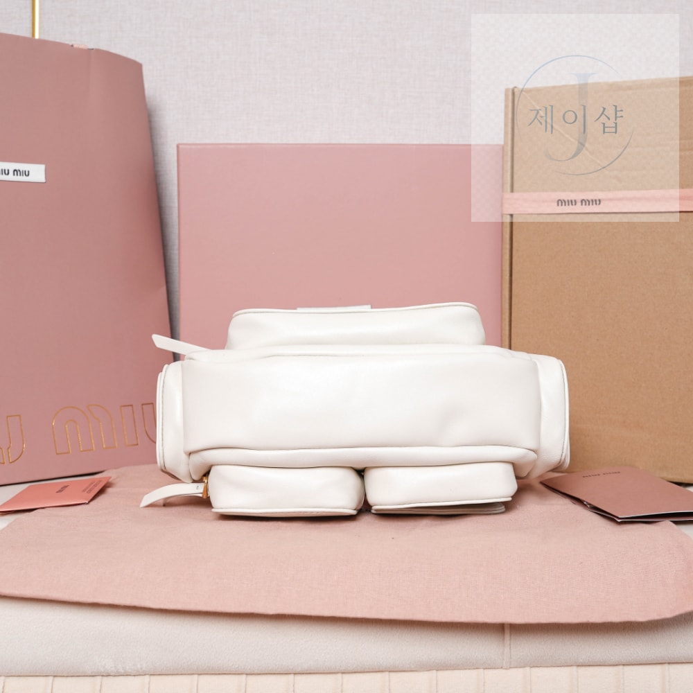 Miu Miu Nappa Leather Pocket - 상세 이미지