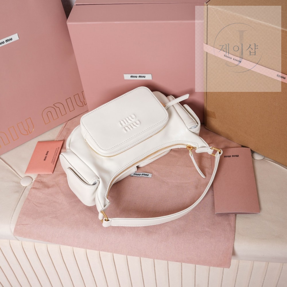 Miu Miu Nappa Leather Pocket - 상세 이미지