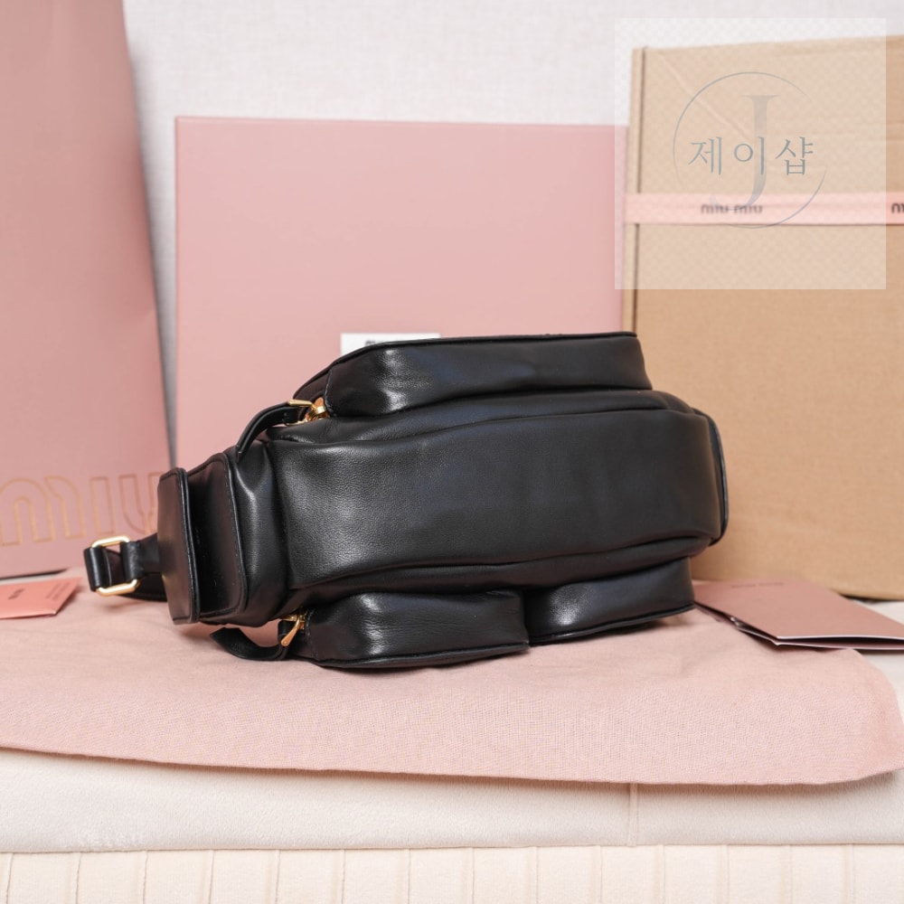 Miu Miu Nappa Leather Pocket - 상세 이미지
