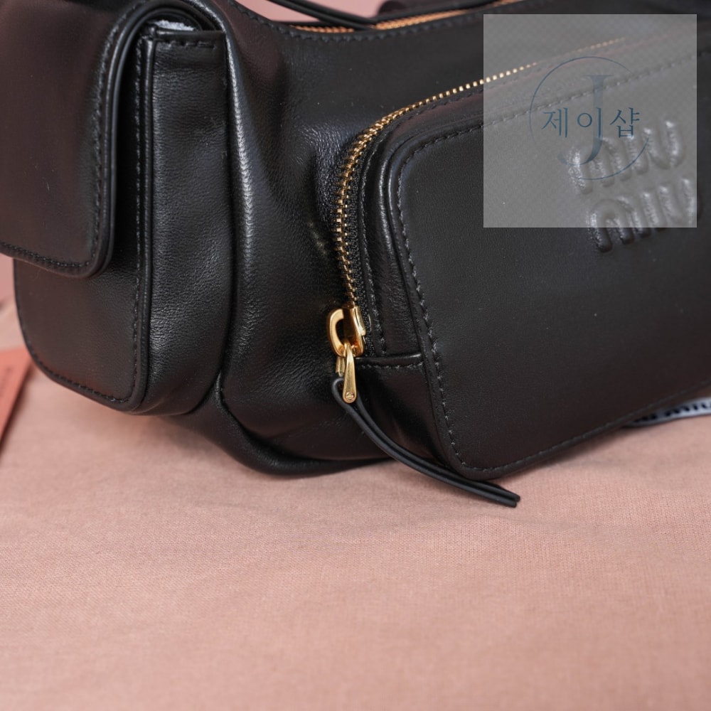 Miu Miu Nappa Leather Pocket - 상세 이미지