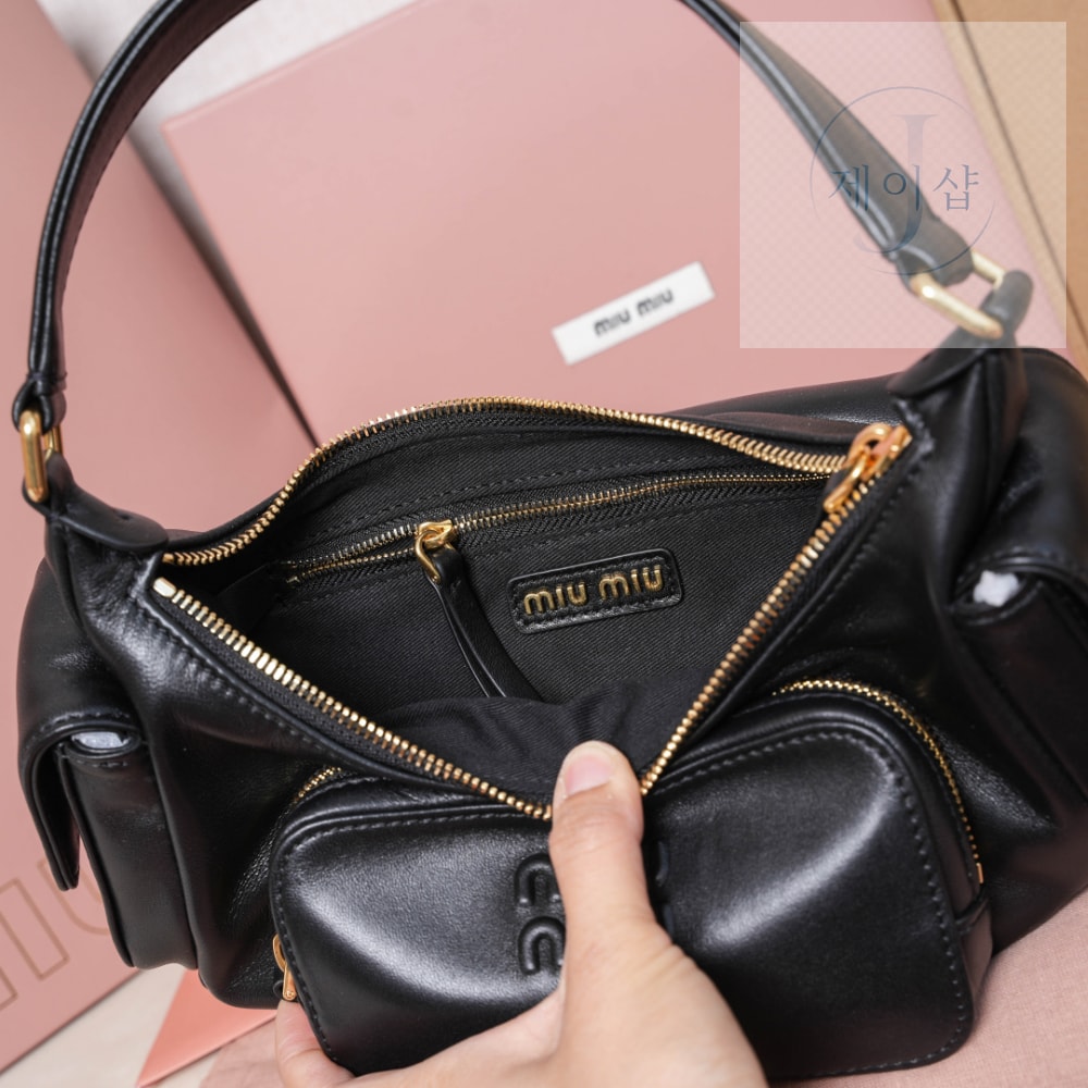 Miu Miu Nappa Leather Pocket - 상세 이미지