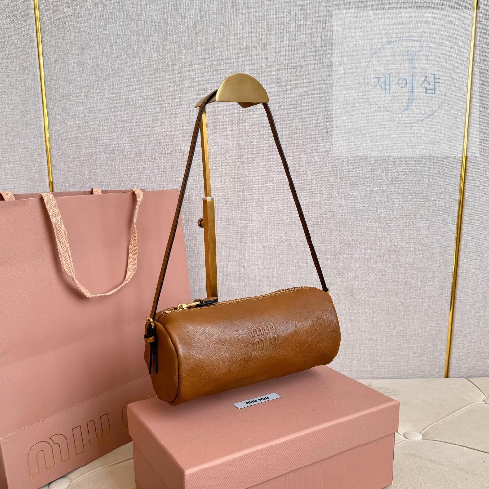 Miu Miu Nappa Leather Pouch - 상세 이미지