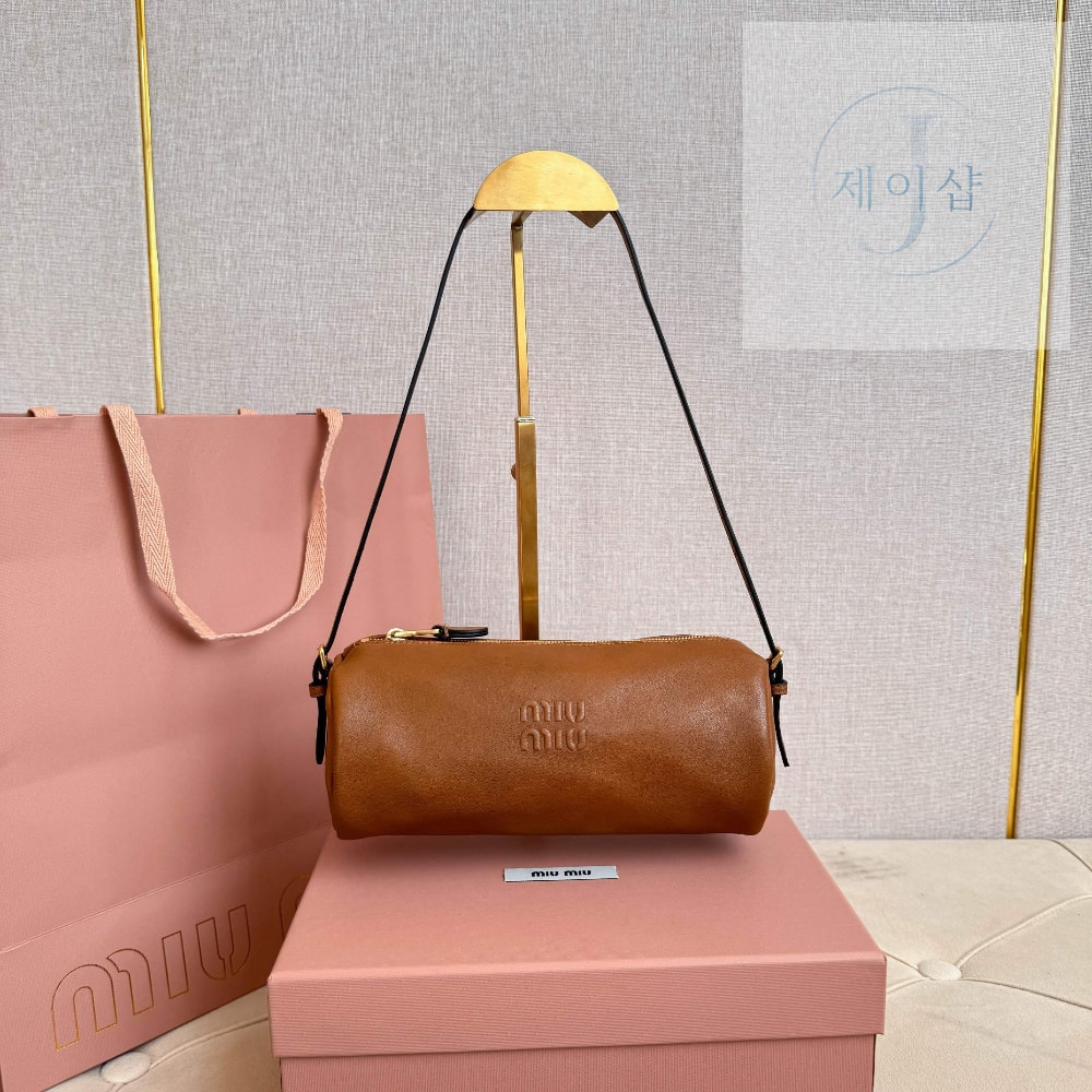 Miu Miu Nappa Leather Pouch - 상세 이미지