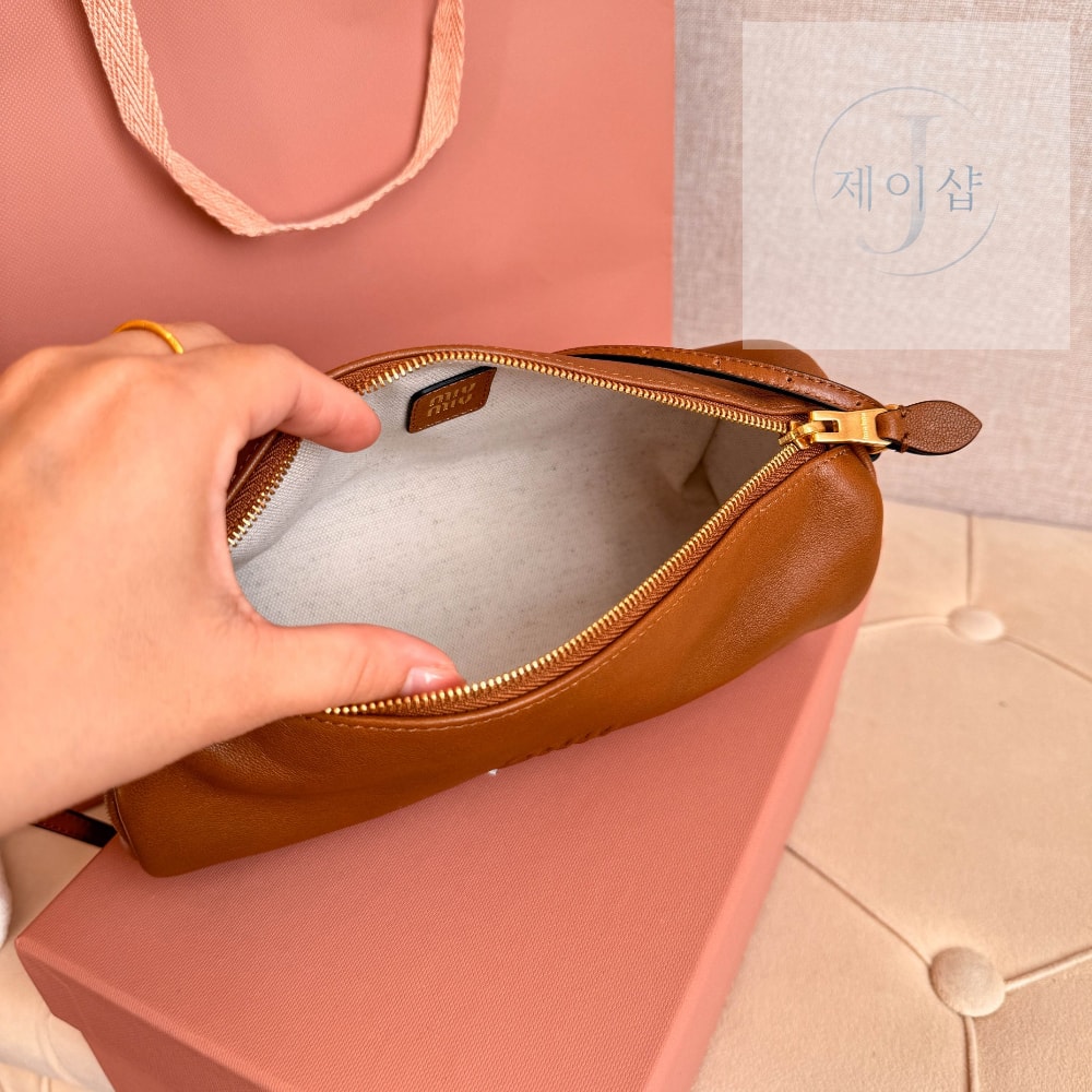 Miu Miu Nappa Leather Pouch - 상세 이미지