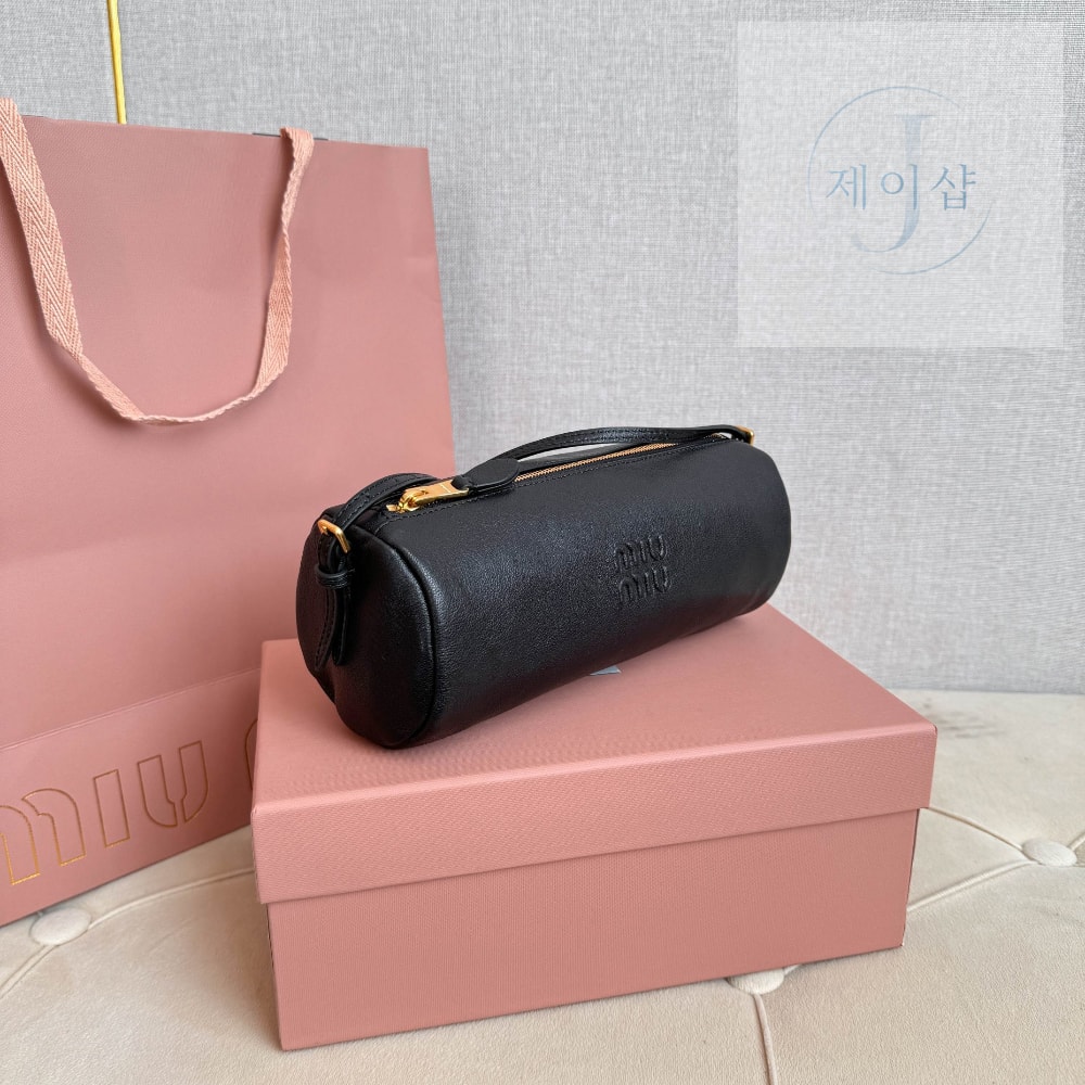 Miu Miu Nappa Leather Pouch - 상세 이미지