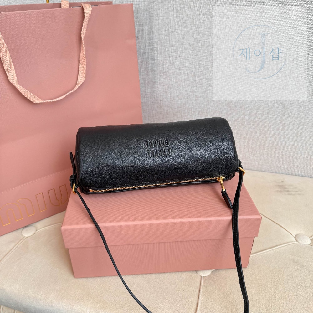 Miu Miu Nappa Leather Pouch - 상세 이미지