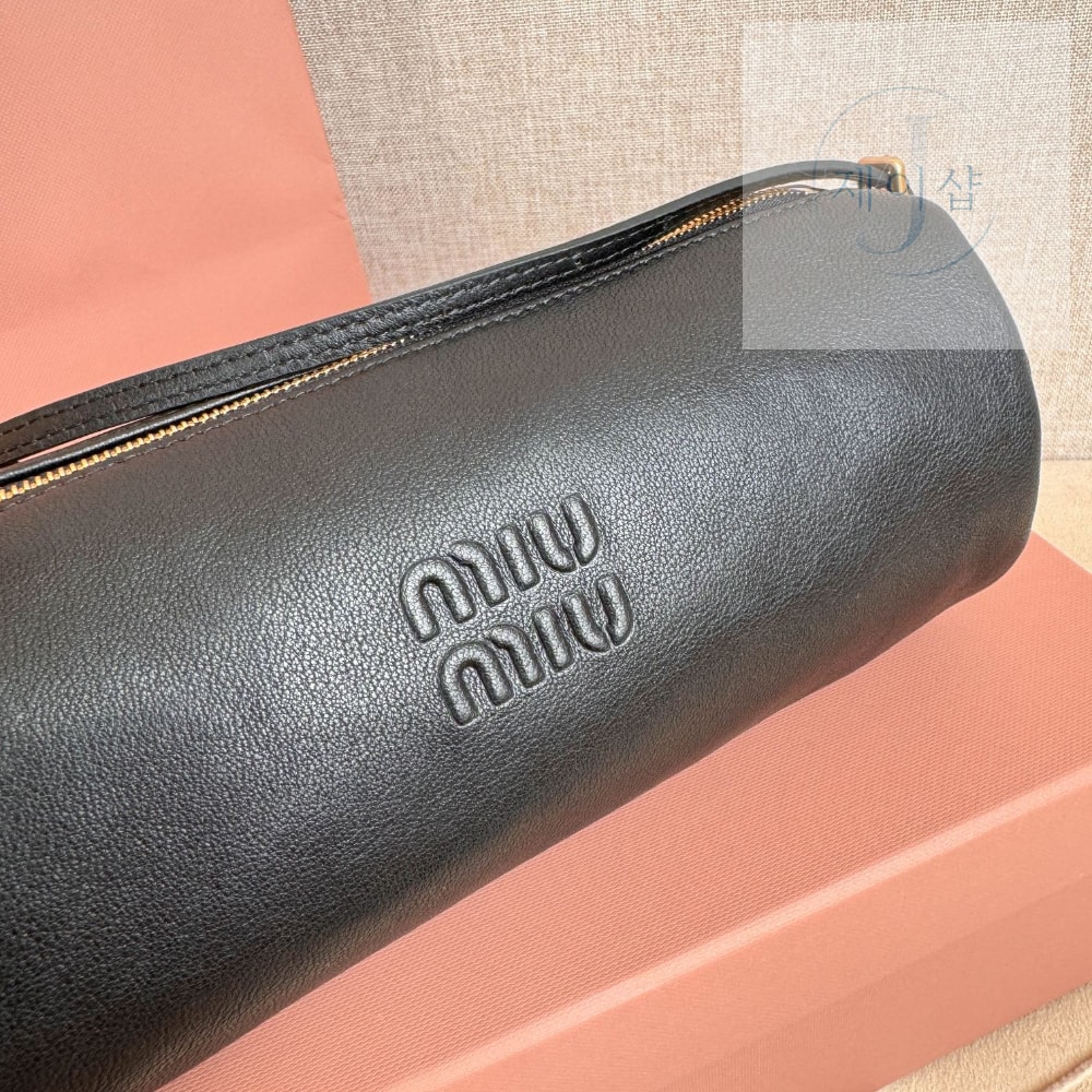 Miu Miu Nappa Leather Pouch - 상세 이미지