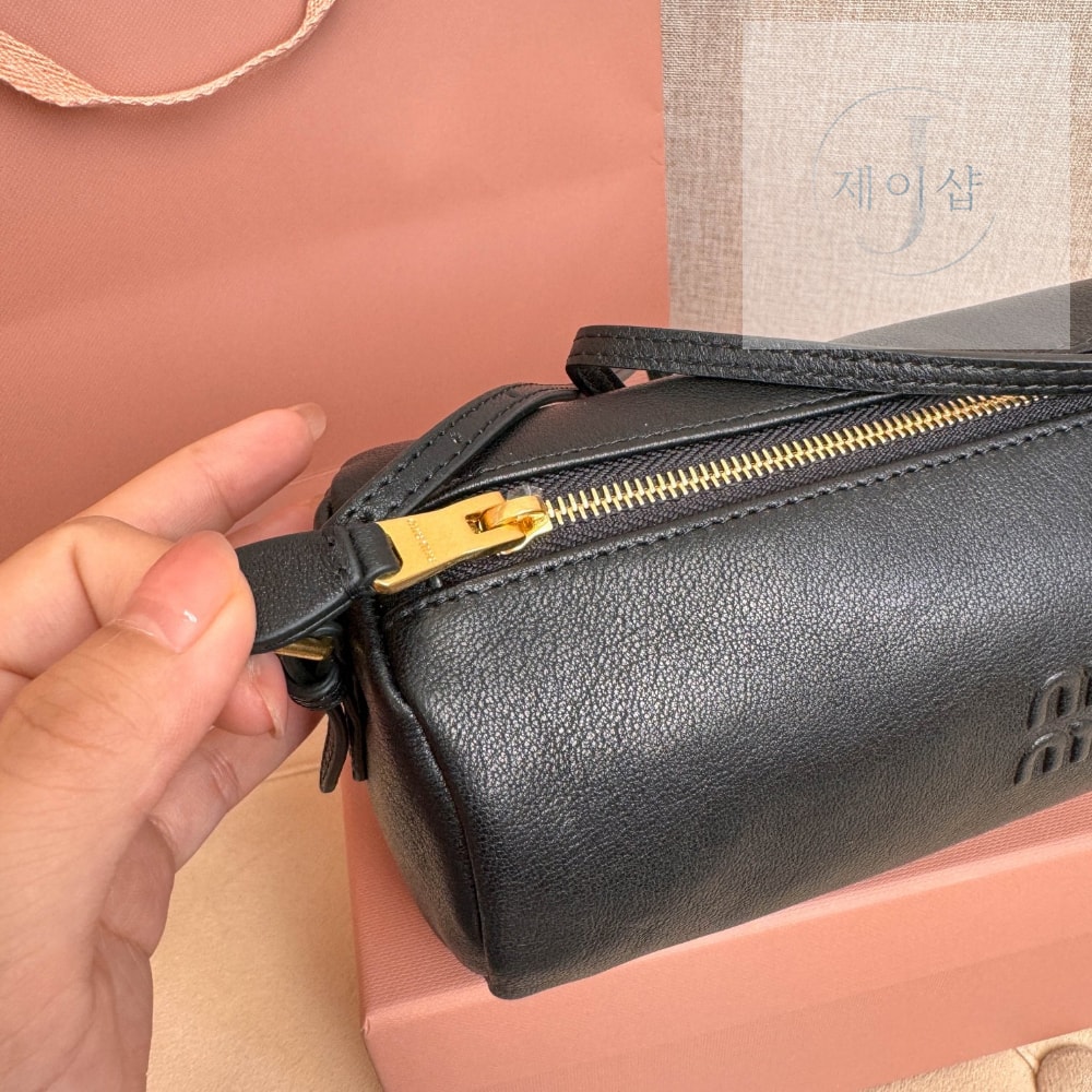 Miu Miu Nappa Leather Pouch - 상세 이미지