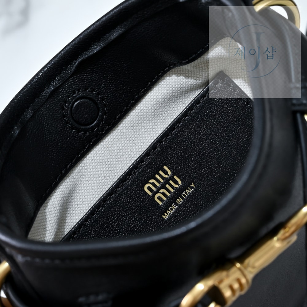 Miu Miu Nappa Leather Pouch - 상세 이미지