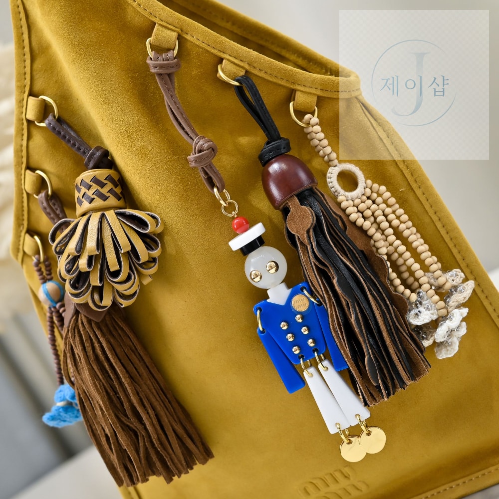 Miu Miu Suede With Trick - 상세 이미지