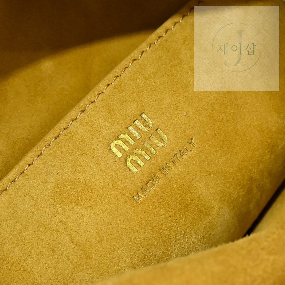 Miu Miu Suede With Trick - 상세 이미지
