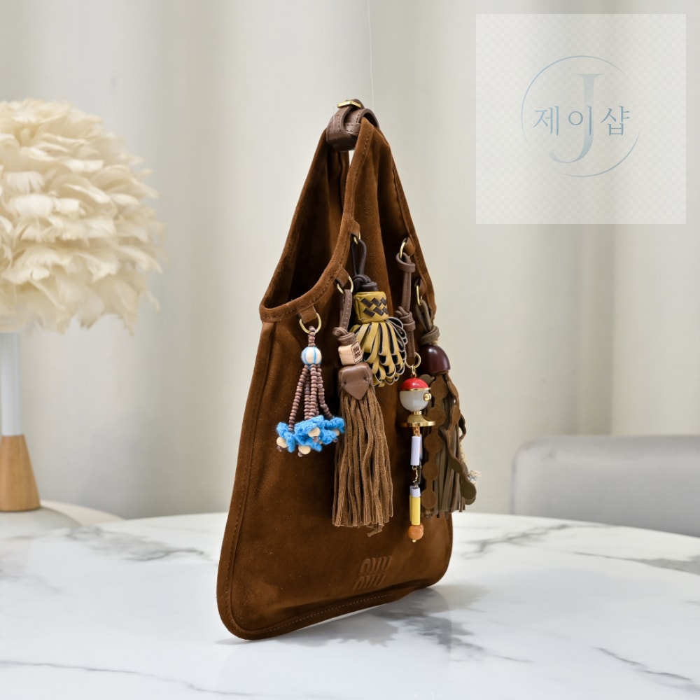 Miu Miu Suede With Trick - 상세 이미지