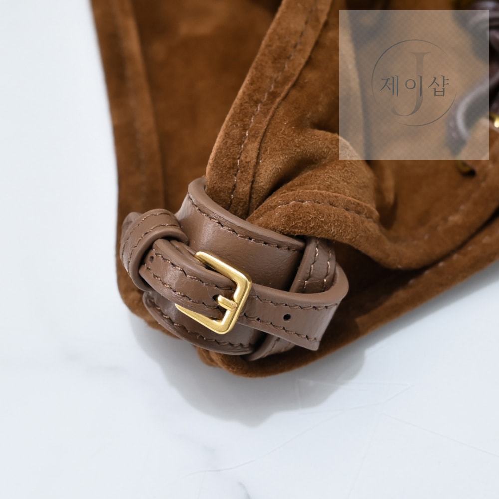 Miu Miu Suede With Trick - 상세 이미지