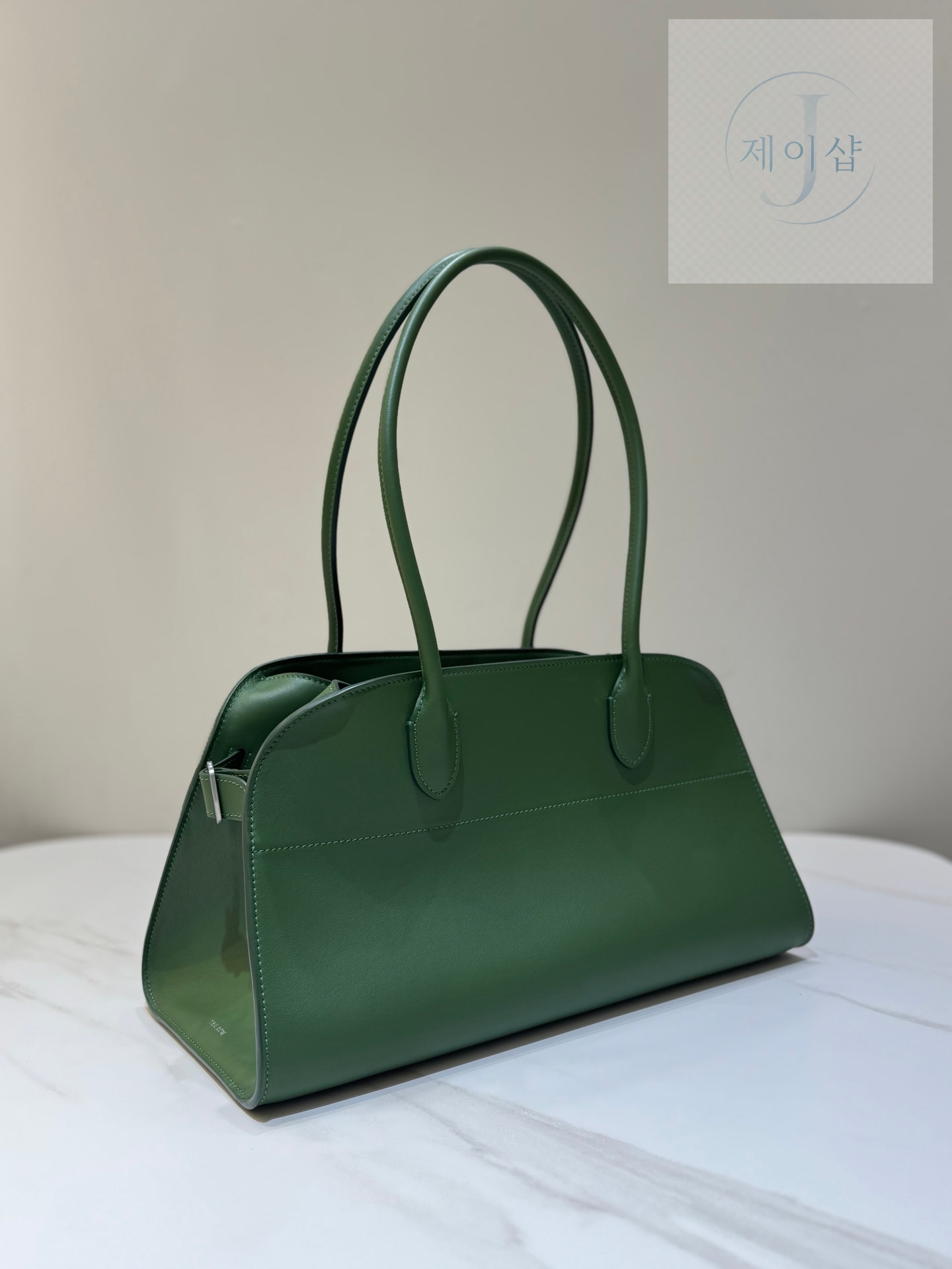 더로우 이스트 웨스트 마고 12 3번 이미지