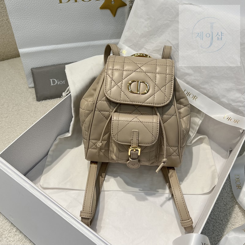 디올 카로 스몰 백팩 베이지 매크로까나쥬