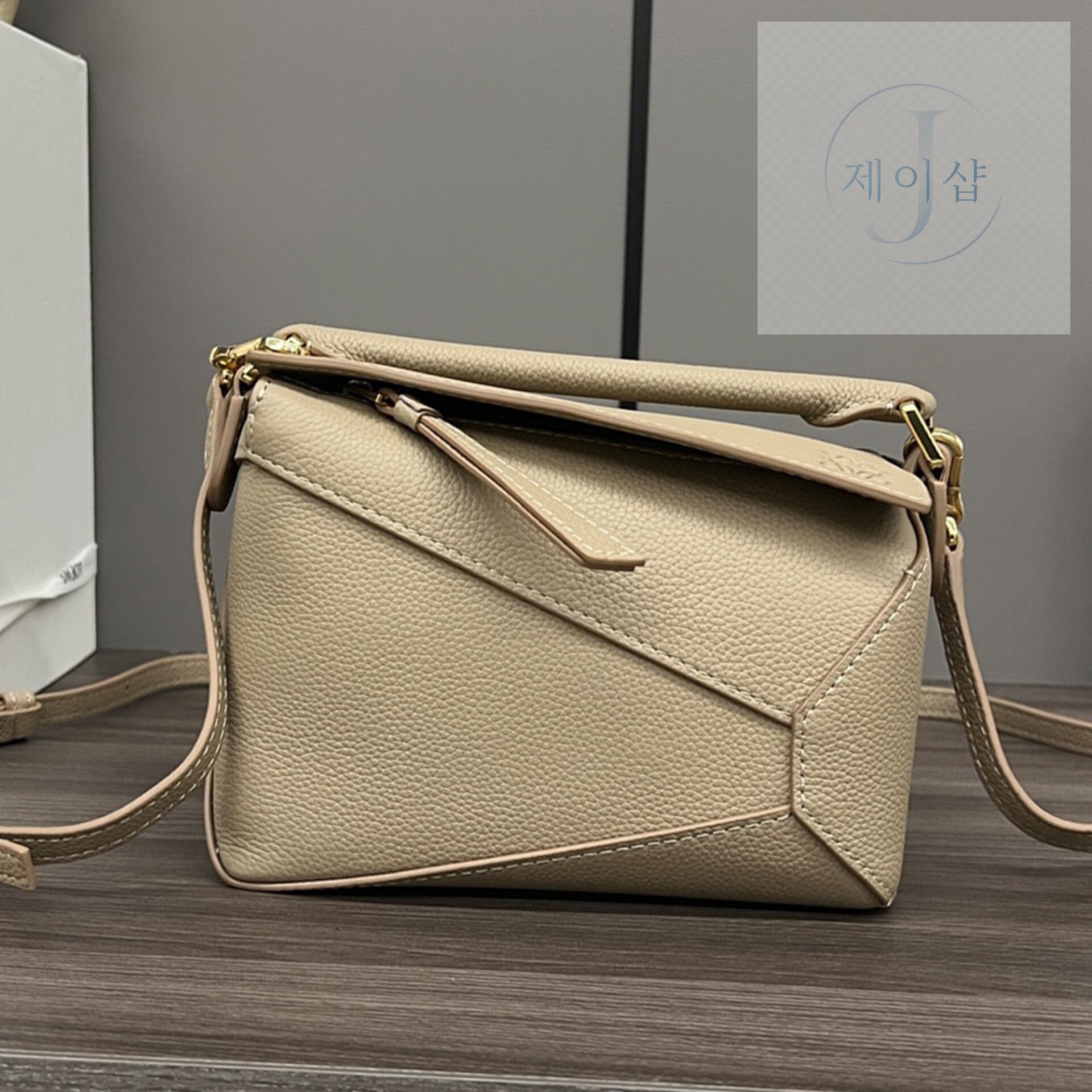 로에베 소프트 그레인 카프스킨 미니 퍼즐 백 18*12.5*8CM