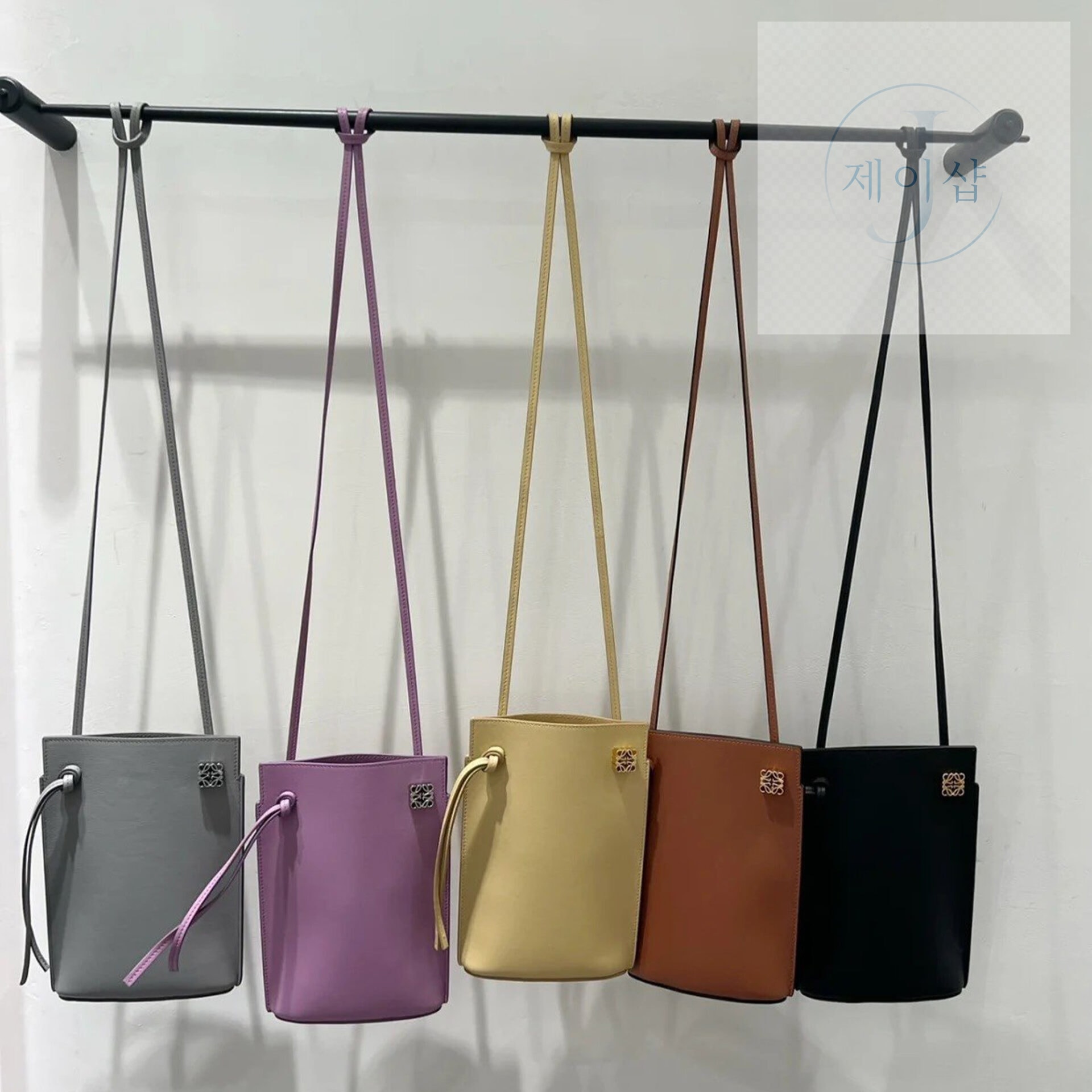 로에베 클래식 카프스킨 다이스 포켓 크로스 백 21*15*5CM “9COLOR”