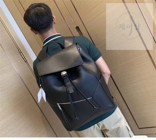 로에베 퍼즐 백팩 4번 이미지