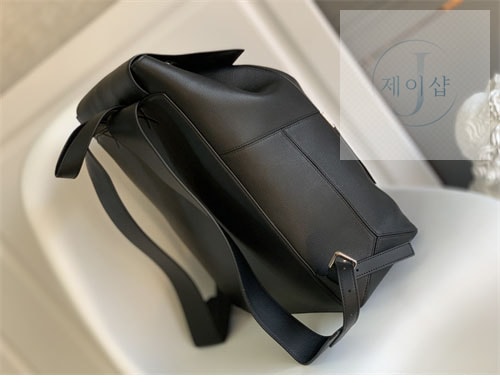 로에베 퍼즐 백팩 16번 이미지