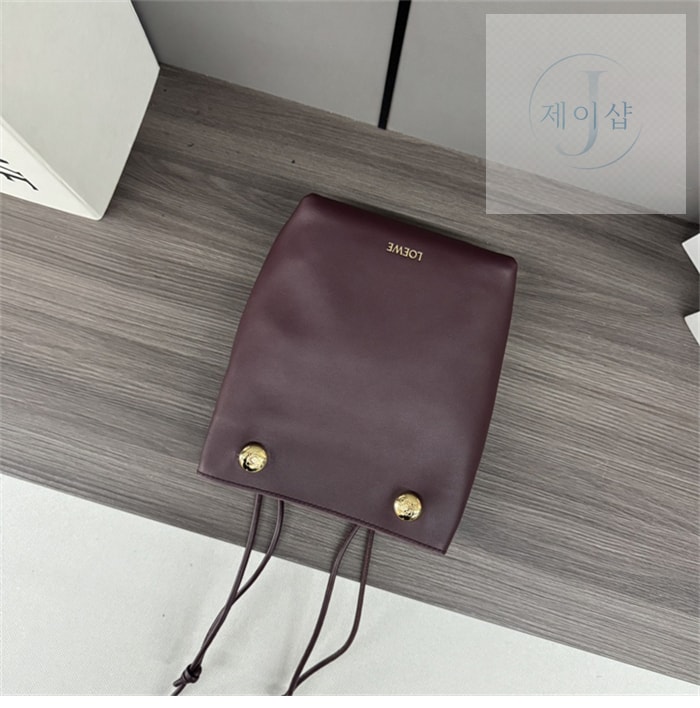 로에베 페블 버킷백 9번 이미지