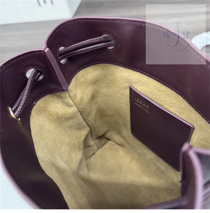 로에베 페블 버킷백 10번 이미지
