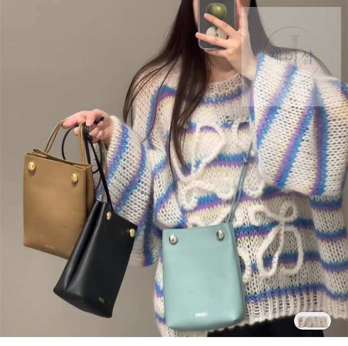 로에베 페블 버킷백 2번 이미지