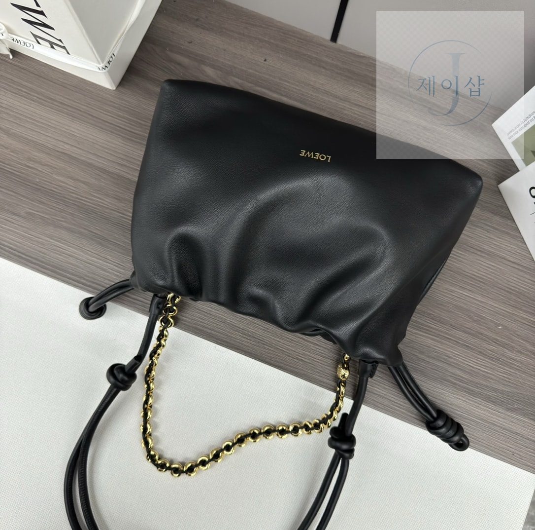 로에베 플라멩고 펄스 멜로우 나파 램스킨 크로스 백 30*20*10.5CM