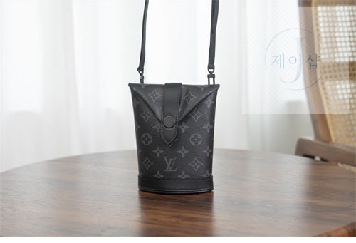 루이비통 이클립스 모노그램 엔벨로프 파우치 M11613 6번 이미지