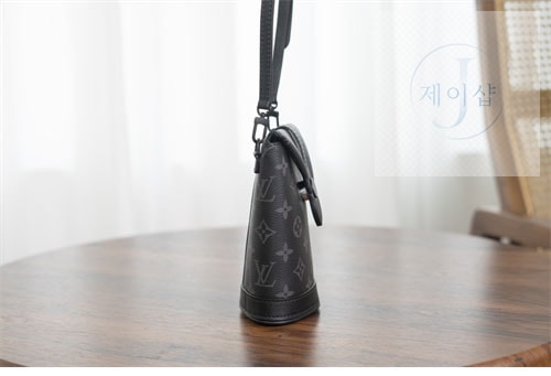 루이비통 이클립스 모노그램 엔벨로프 파우치 M11613 7번 이미지