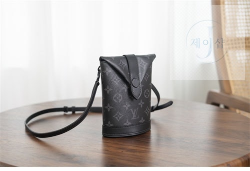루이비통 이클립스 모노그램 엔벨로프 파우치 M11613 9번 이미지