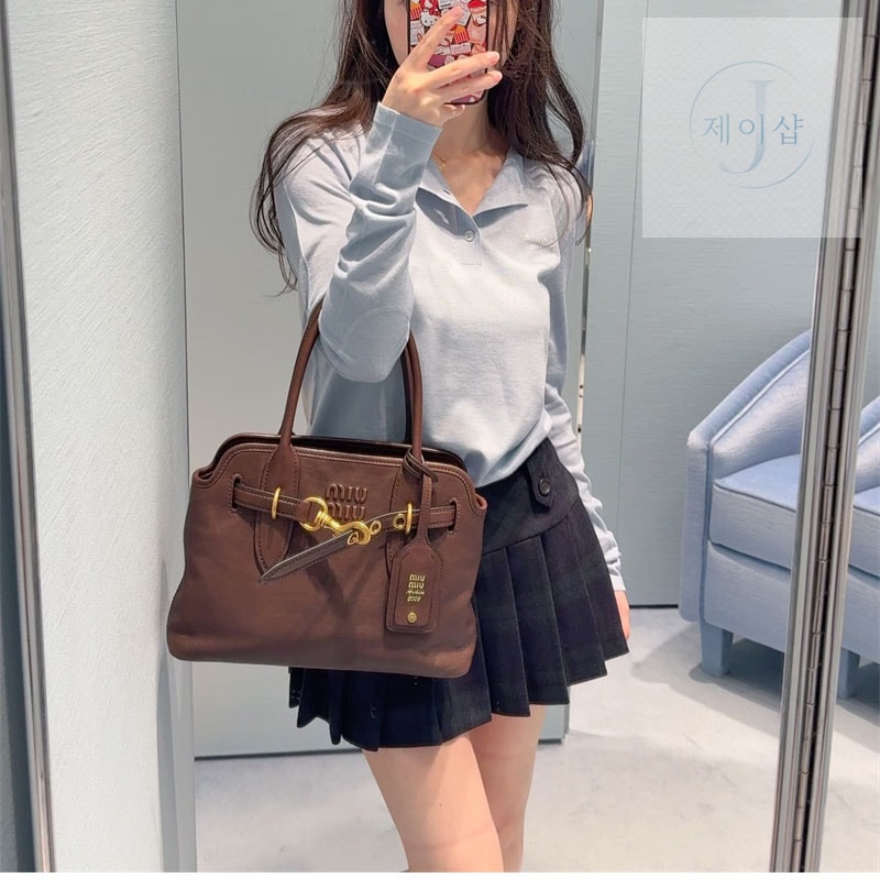 미우미우 아방뛰르 레더 토트 백 5BA292 - 상세 이미지